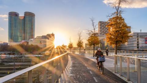 Fietser op Moreelsebrug